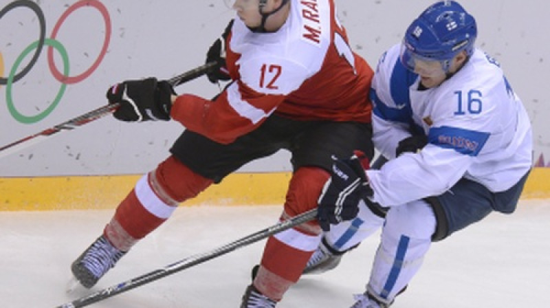 Aleksandrs Barkovs (no labās) pret austrieti Mihaelu Raflu
Foto: AFP/Scanpix