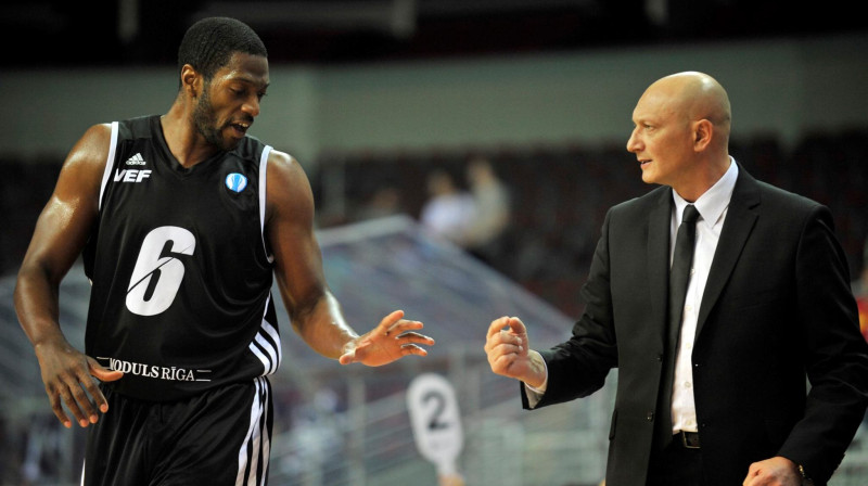 Entuāns Robinsons un Ramūns Butauts
Foto: Romāns Kokšarovs, "Sporta Avīze", f64