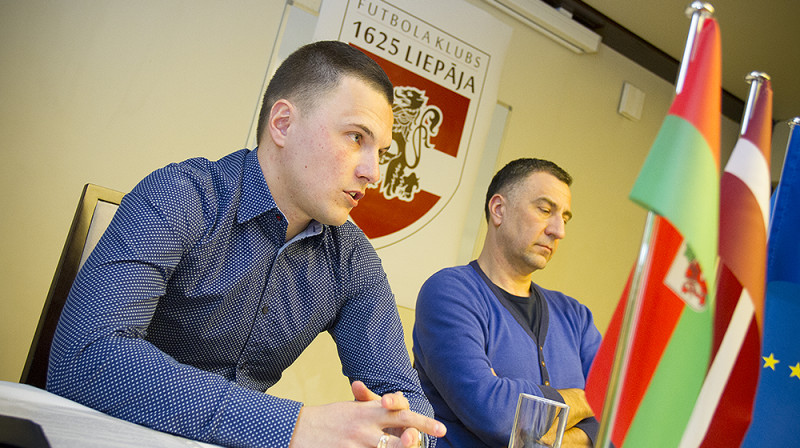 "1625 Liepāja" galvenais treneris Dmitrijs Kalašņikovs un uzņēmējs Ivo Bergmanis.