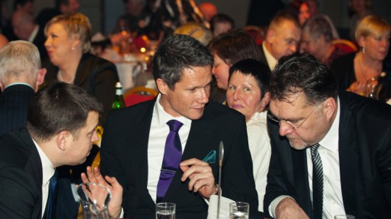 Igaunijas Basketbola asociācijas prezidents Jiri Ratass, Edgars Šneps un Lietuvas Basketbola federācijas prezidents Arvīds Sabonis
Foto: Basket.lv