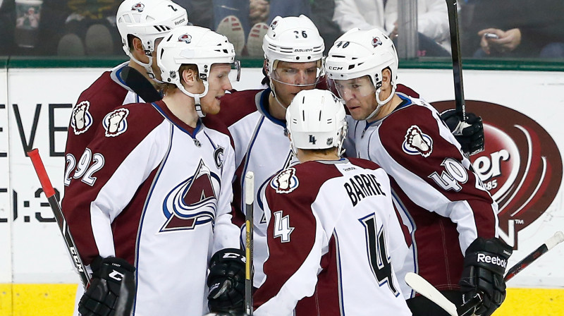 Alekss Tangejs (nr.40) ar komandas biedriem
Foto: AFP/Scanpix