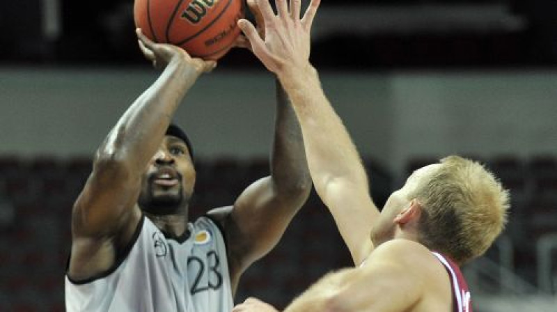 Daniels Brauns izpilda metienu pirmajā spēlē pret "Krasnije Krilja"
Foto:Romāns Kokšarovs/F64