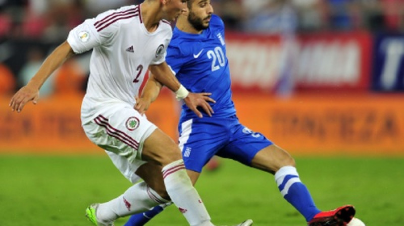 Vitālijs Maksimenko un grieķu pussargs Jannis Fetfacidis
Foto: AFP/Scanpix