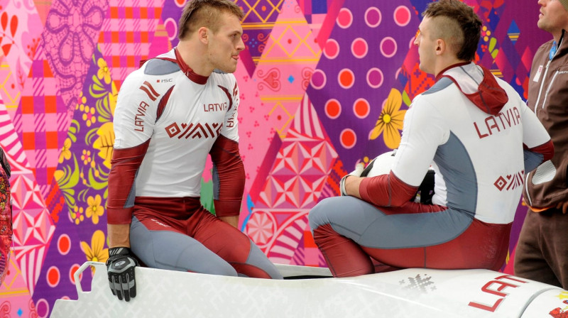 Bobslejisti Oskars Melbārdis un Daumants Dreiškens
Foto: Romāns Kokšarovs, "Sporta Avīze", f64