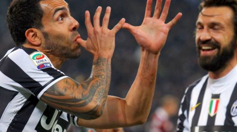 Karloss Tevess atzīmē vārtu guvumu
Foto: AFP/Scanpix