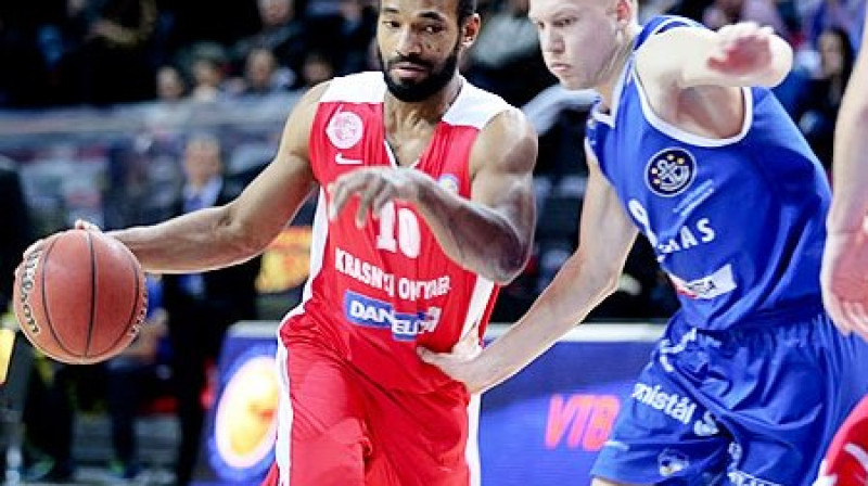 Vilijs Dīns un VTB līgas debitante Volgogradas ''Krasnij Oktjabr'' joprojām saglabā izredzes uz iekļūšanu ''play-off''. Foto: vtb-league.com