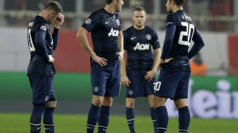 Mančestras "United" spēlētāji galvas nodur arvien zemāk
Foto:AP/Scanpix