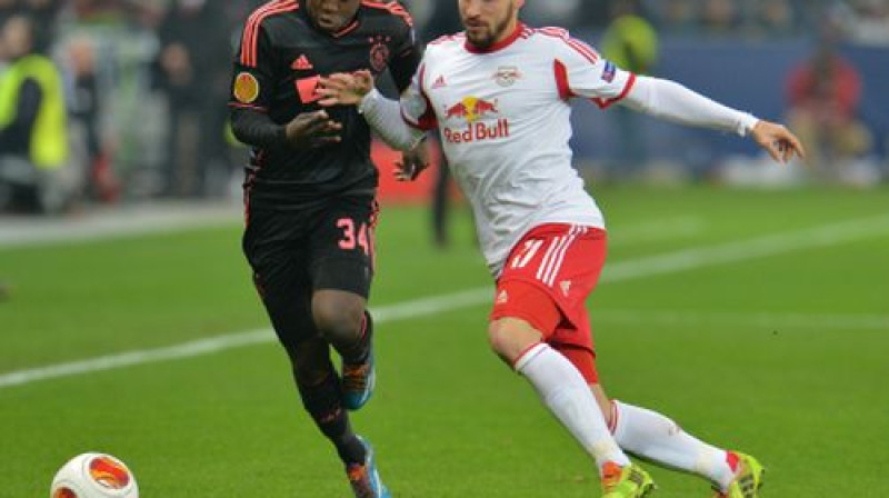 "Ajax" un "Red Bull" divcīņa izvērtās samērā vienpusīga - divu spēļu summā Austrijas klubs uzvarēja ar 6:1
Foto:AP/Scanpix