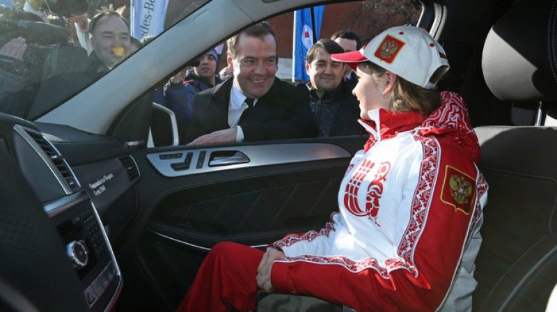 Dmitrijs Medvedevs un Jūlija Ļipņicka
Foto: government.ru