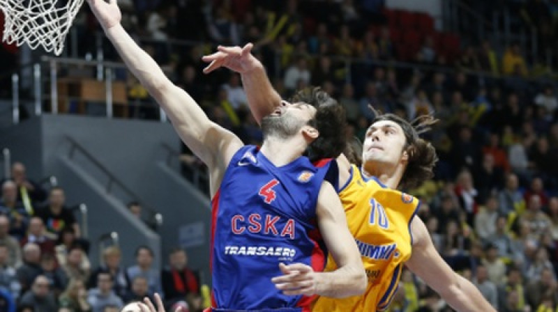 Milošs Teodosičs ceļā uz grozu
Foto: ITAR-TASS/Scanpix