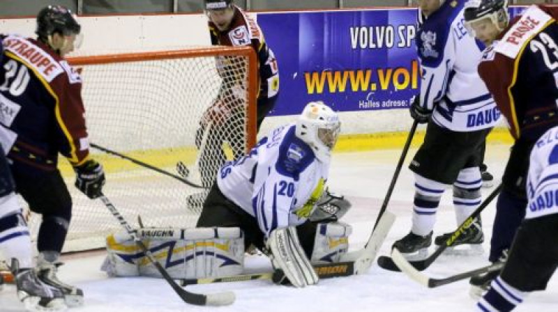 "Daugavpils" vārtsargam Denisam Kurelasam šodien darba netrūka
Foto:Mārtiņš Aiše, LHF
