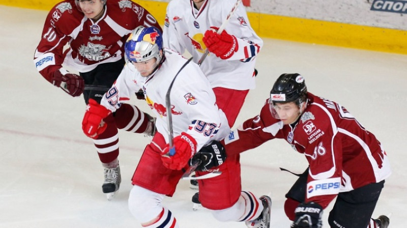 "Rīgai" šoreiz neizdevās savaldīt Zalcburgas "sarkanos buļļus"
Foto: dinamoriga.eu