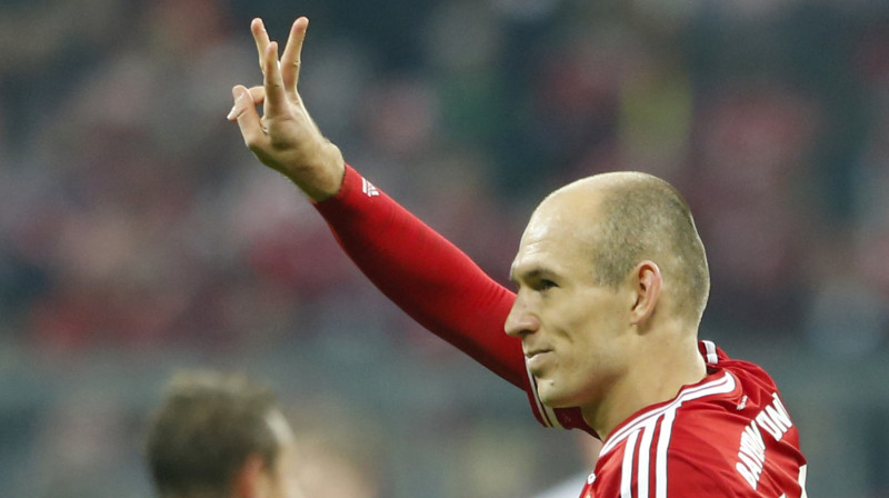 Nez vai mēs tik ļoti priecāsimies, ja holandietis Arjens Robens Latvijas valstsvienības vārtos sabērs trīs bumbas... Foto: "Reuters"