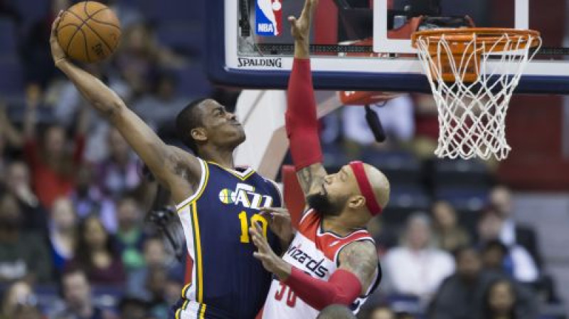 Alekss Burkss uzbrukumā "Wizards" grozam
Foto:AP/Scanpix