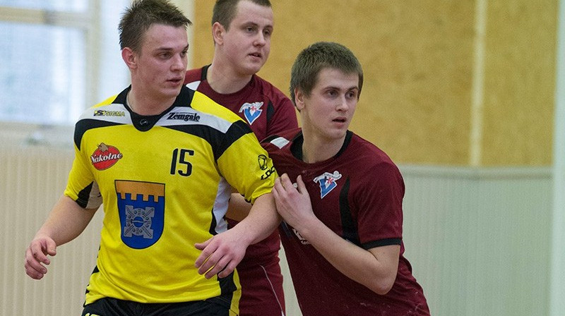 Vaiņodes handbolists Oskars Pāvils (pa labi)
Foto: Rūdolfs Zitmanis