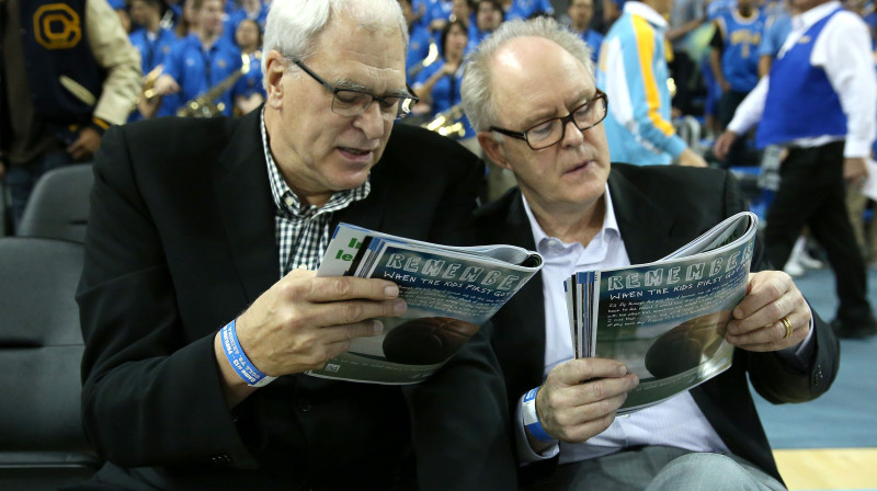 Fils Džeksons un aktieris Džons Litgouvs UCLA universitātes spēlē
Foto: AFP/Scanpix