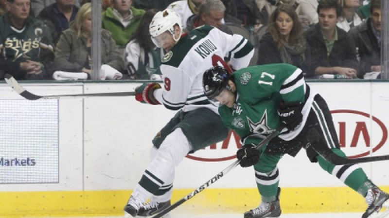 Ričs Peverlijs cīņā ar Miko Koivu
Foto: AFP/Scanpix