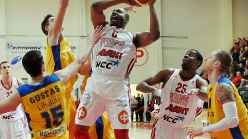 Bendžamins Reimonds (ar bumbu) šodien uzvarētāju sastāvā guva 18 punktus
Foto: pyrinto.fi/