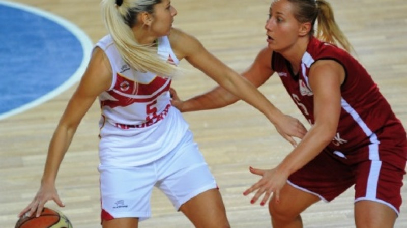 Elīna Babkina debijas spēlē "Nadežda" sastāvā