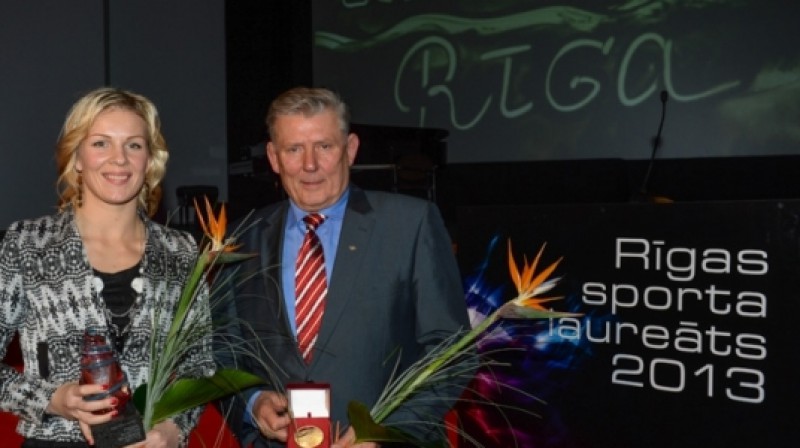 Laura Skujiņa un treneris Visvaldis Freidenfelds 
Foto: sports.riga.lv