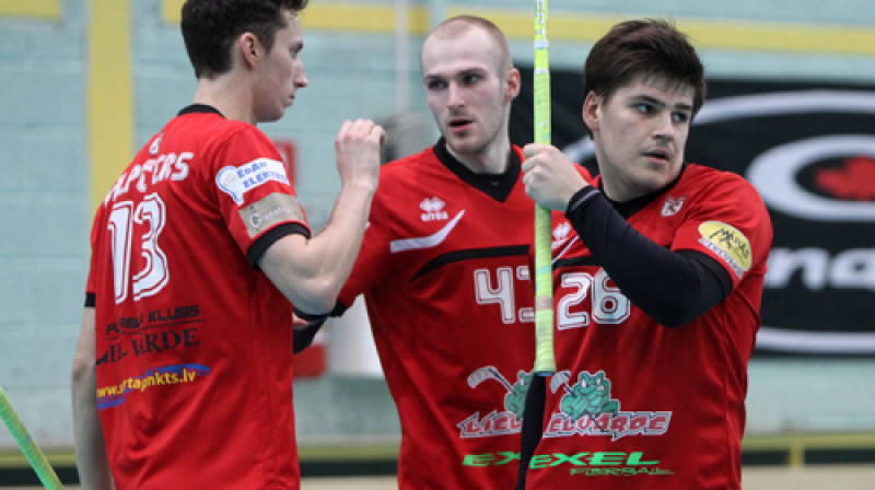 M.Valpēters (no kreisās), S.Virsnītis un T.Akmeņlauks (Lielvārde)
Foto: Ritvars Raits, floorball.lv