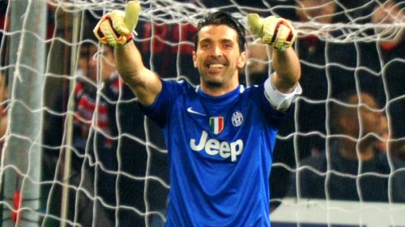 Jau nākamajā spēlē Džanluidži Bufonam būs iespēja pārspēt Dino Dzofa rekordu
Foto: digitale/scanpix