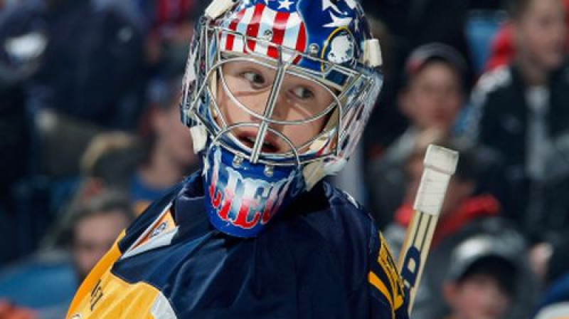 Abu "Sabres" vārtsargu savainojumi pavēruši iespēju jaunajam Neitanam Līvenam
Foto:AFP/Scanpix