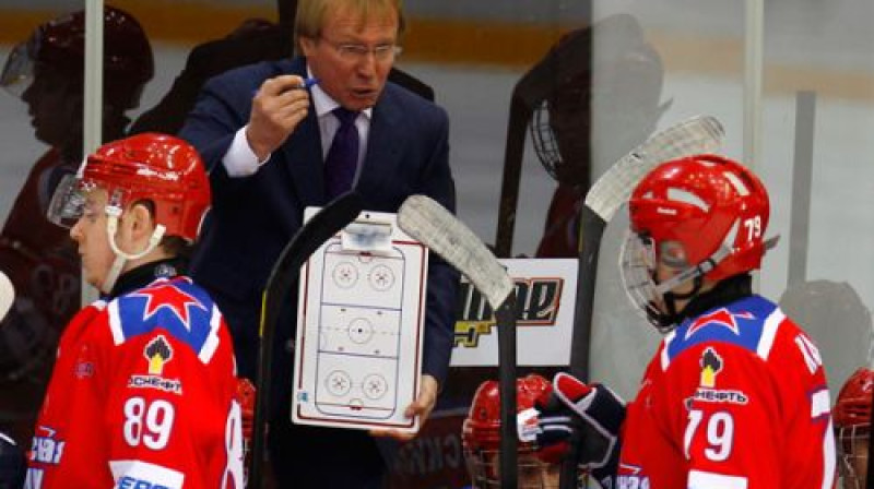 "Krasnaya Armiya" treneris un spēlētāji
Foto:Redarmy.cska-hockey.ru