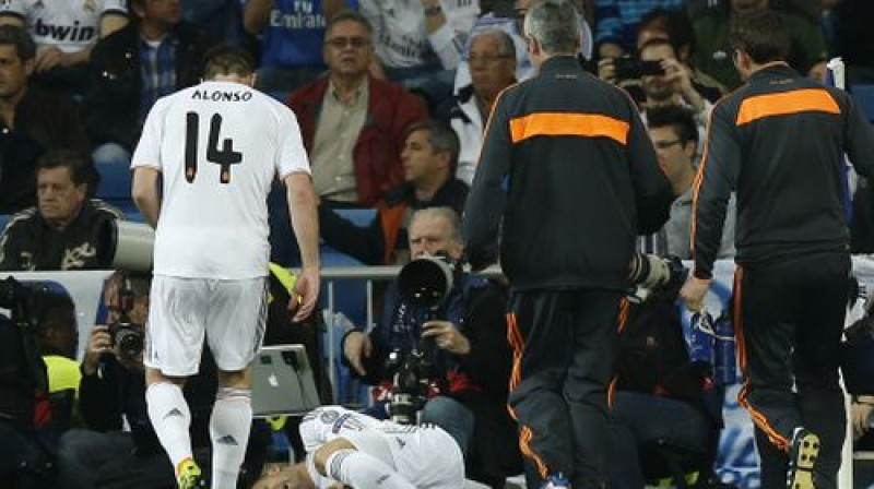 Hesē traumu guva jau mača pašā sākumā, kad asi nospēlēja Seads Kolašinacs
Foto:AP/Scanpix