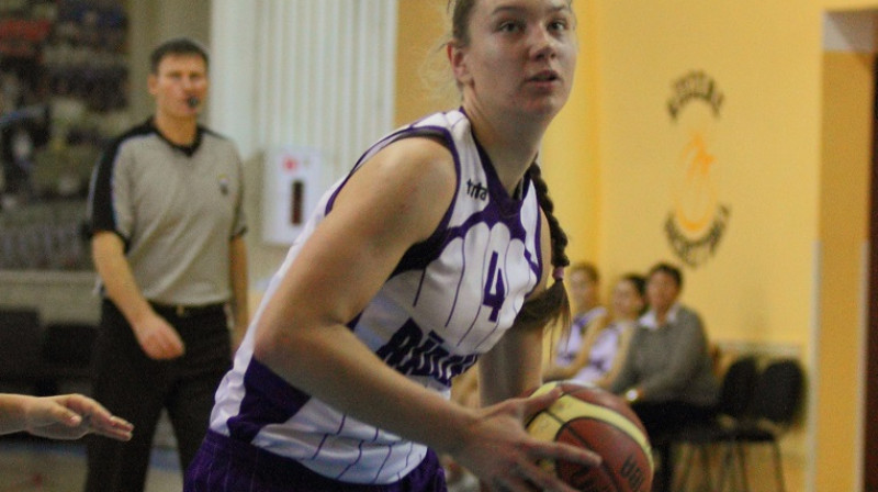 Paula Strautmane (BJBS "Rīga/Rīdzene"): 22 punkti, 23 atlēkušās bumbas un 9 rezultatīvas piespēles U19 grupas pusfināla spēlē.
Foto: www.eybl.lv