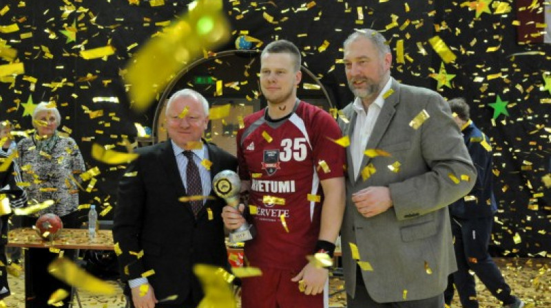 Egils Politers, saņemot MVP atzinību 
Foto: Romualds Vambuts