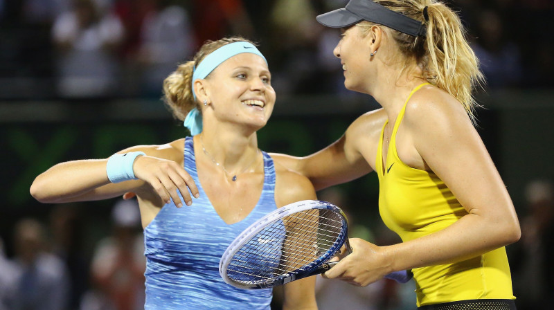 Lucija Šafaržova un Marija Šarapova sestdienas vakarā sarīkoja lielisku izrādi
Foto: AFP/Scanpix