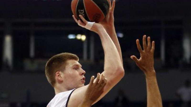 Dāvis Bertāns spēlē pret "Maccabi" 
Foto: kkpartizan.rs