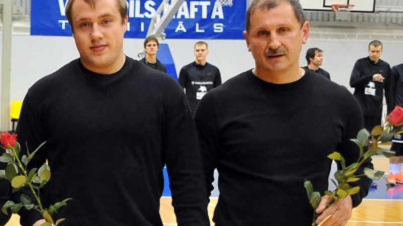 Artūrs Plēsnieks un treneris Eduards Andruškevičs 
Foto: Juris Presņikovs, ventspils.lv