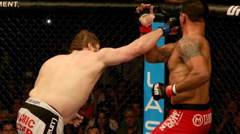Roja Nelsona spēcīgais sitiens
Foto: ufc.com