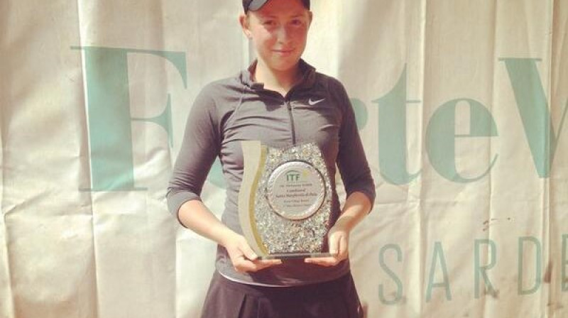 Aļona Ostapenko: 10/10 ITF finālos