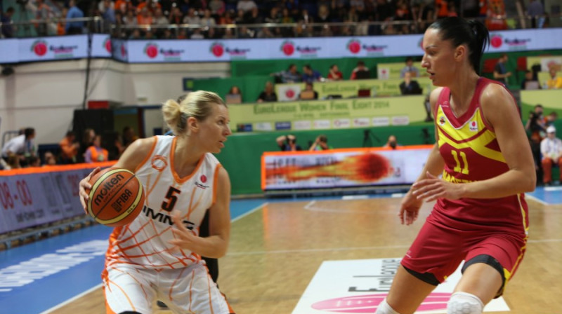 Anete Jēkabsone-Žogota spēlē pret Orenburgas "Nadeždu"
Foto: www.fibaeurope.com