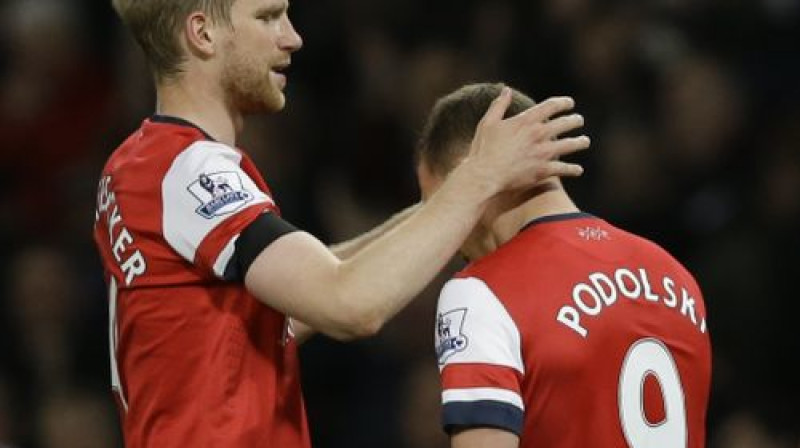 Pērs Mertezakers un Lukašs Podoļskis
Foto: AP/Scanpix