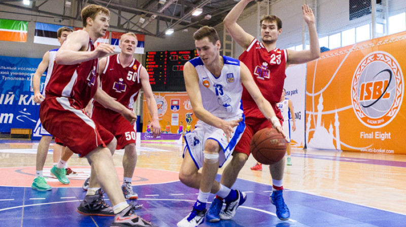 Artūrs Lūsis vakardienas spēlē pret Krievijas Juridisko akadēmiju 
Foto: isbl-basket.com