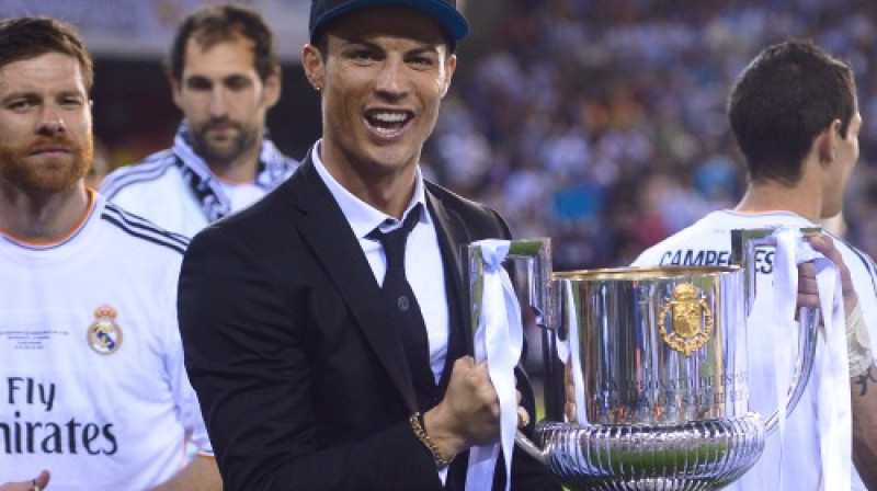 Krištianu Ronaldu ar Karaļa kausu
Foto: AP/Scanpix