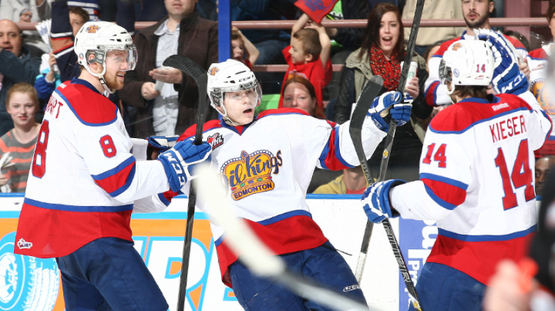 Edgars Kulda (centrā) 
Foto: www.oilkings.ca
