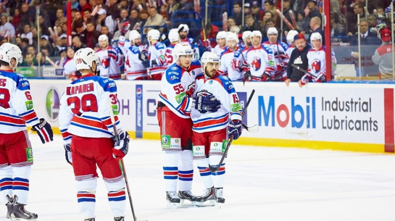 Džastins Azevedo (#15) un Prāgas ":ev" KHL finālsērijā
Foto: levpraha.cz