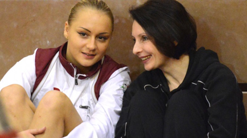 Valērija Grišāne un trenere Veronika Murauska
Foto: gymnast.lv