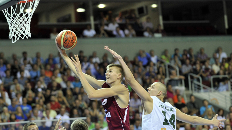Kristaps Porziņģis 2013. gada vasarā Eiropas U18 čempionātā Rīgā 
Foto: Romāns Kokšarovs, Sporta Avīze, f64