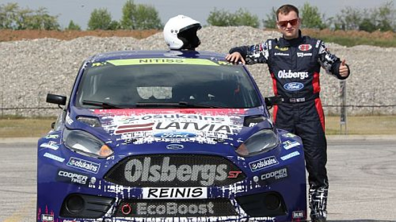 Reinis Nitišs pie "SuperCar" auto
Foto: publicitātes
