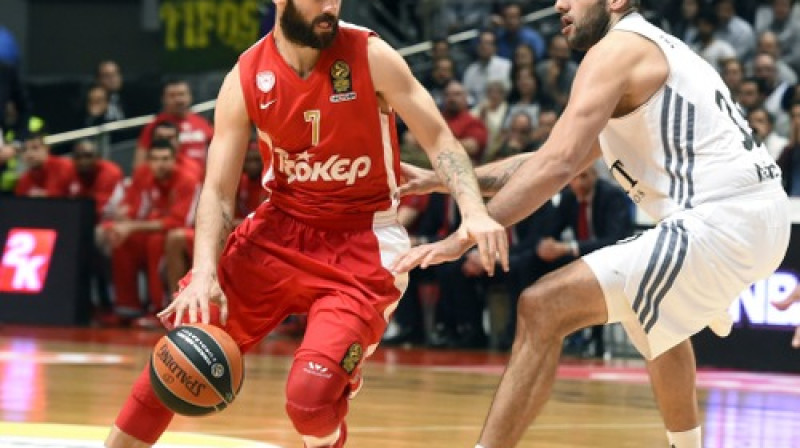 Ar Vasiļa Spanuļa 19 punktiem nebija gana, lai "Olympiakos" noturētos virs ūdens
Foto: AFP/Scanpix