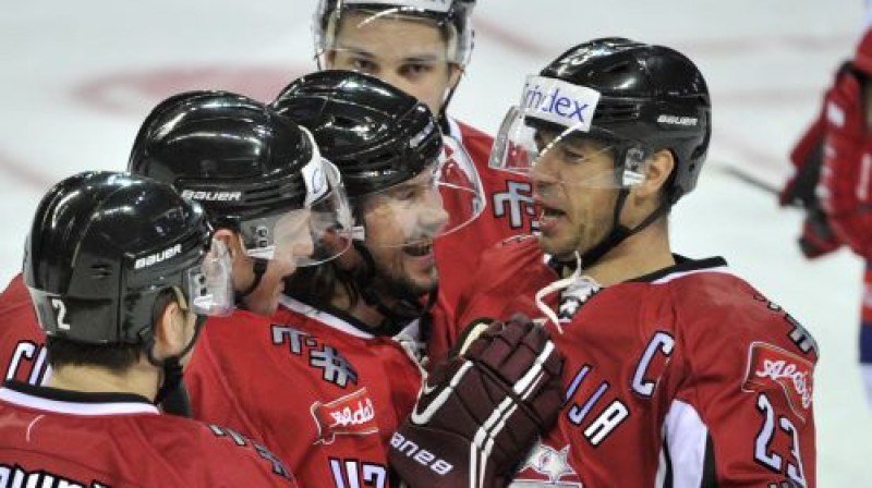 Latvijas izlases kapteinis Herberts Vasiļjevs atzīmējās ar diviem vārtu guvumiem
Foto: Romāns Kokšarovs, Sporta Avīze, f64