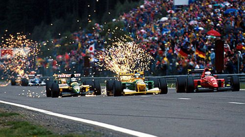 Dzirksteļojošas F1 mašīnas
Foto: grandprixgames.org
