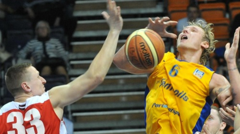 Mārtiņš Kravčenko pret Jāni Timmu
Foto: bkventspils.lv