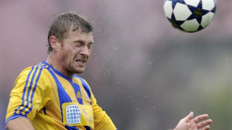 "Ventspilij" laimīgo sitienu pirms vēl laimīgāka rikošeta izpildīja Vadims Jančuks
Foto: Romāns Kokšarovs, Sporta Avīze, f64